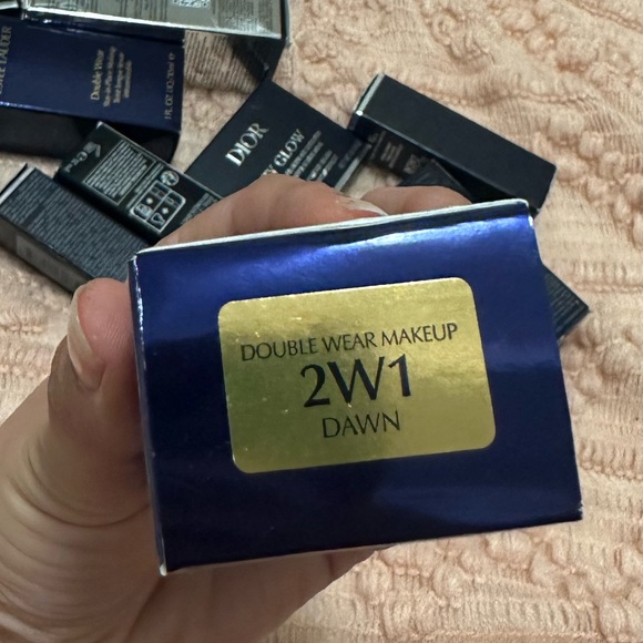 NEW Estée Lauder double wear foundation - Picture 3 of 3